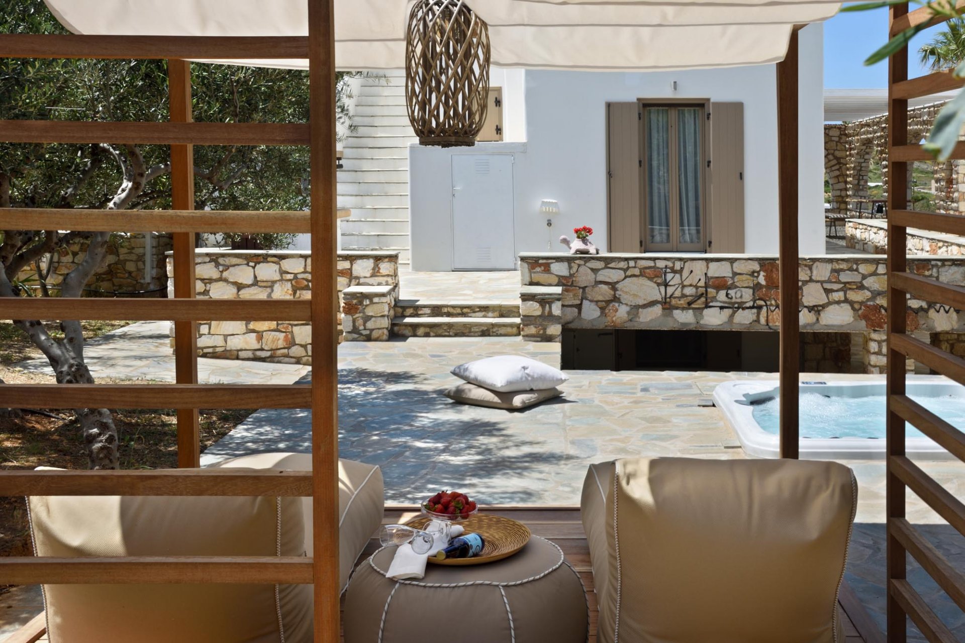 AVRA VILLA WITH PRIVATE OUTDOOR JACUZZI
